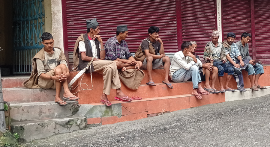 गाउँमा रोजगारी नहुँदा कामको खोजीमा भारतीय सीमावर्ती बजारतिर